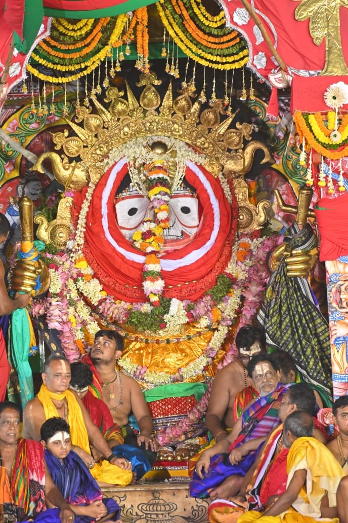 Suna Besha: The Magnificent Golden Attire Ritual of the Holy Trinity